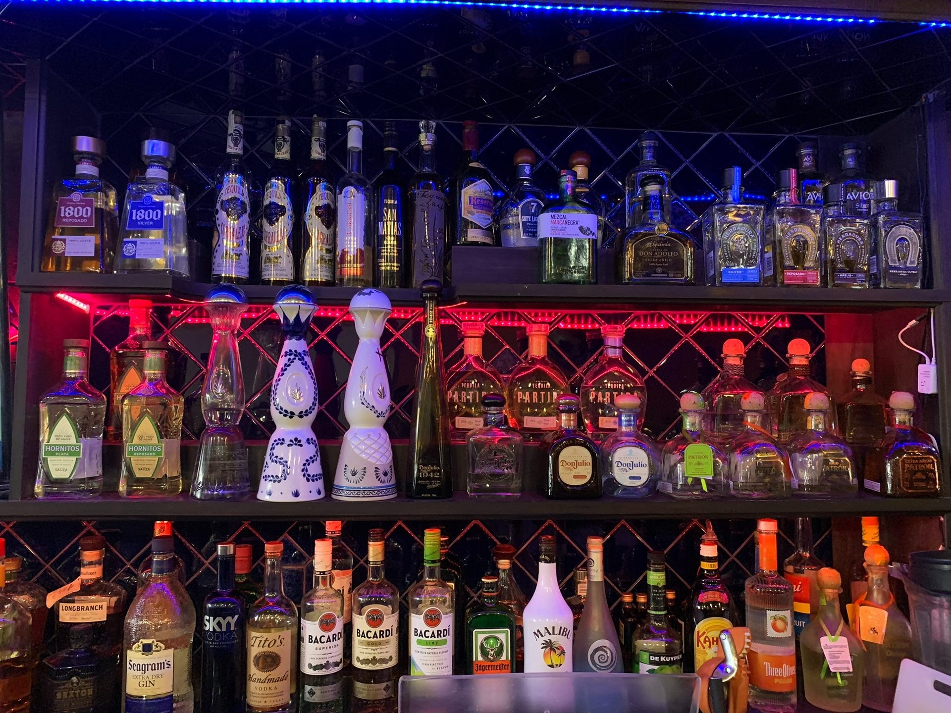 A full bar and a colorful dining room